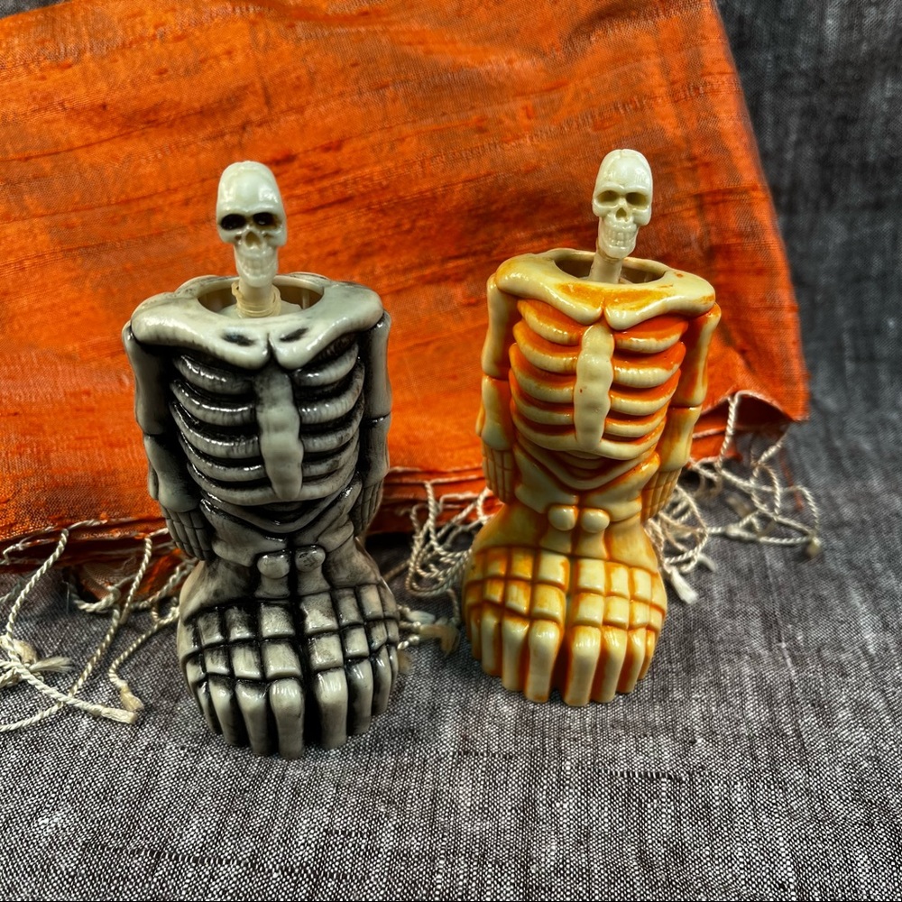Vintage 2000 Halloween moving skeletons